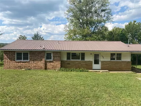 308 Parrott Dr, Huntsville, AR 72740