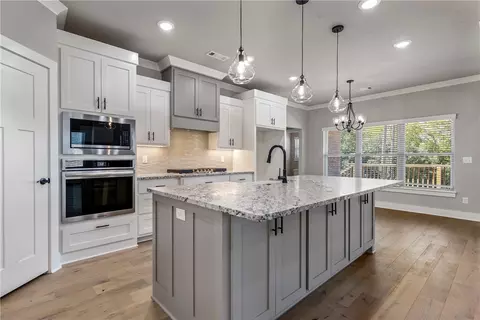 207 NW Highland Rd, Bentonville, AR 72712
