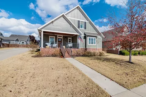 5905 W Redbud St, Rogers, AR 72758