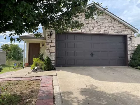 471 Cascade Cir, Springdale, AR 72764