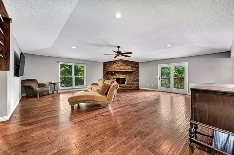 14 Glenbarr Cir, Bella Vista, AR 72715