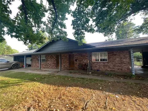 2027 Mcray Ave, Springdale, AR 72762