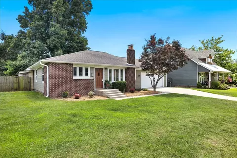 413 NW 5th St, Bentonville, AR 72712