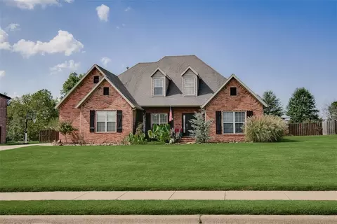 985 Aylesbury Ln, Cave Springs, AR 72718