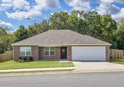 255 Colton St, Huntsville, AR 72740