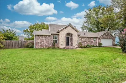 403 N 9th St, Rogers, AR 72756