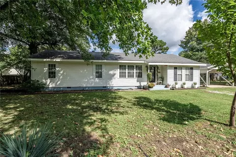 56 Old Depot Rd, Farmington, AR 72730