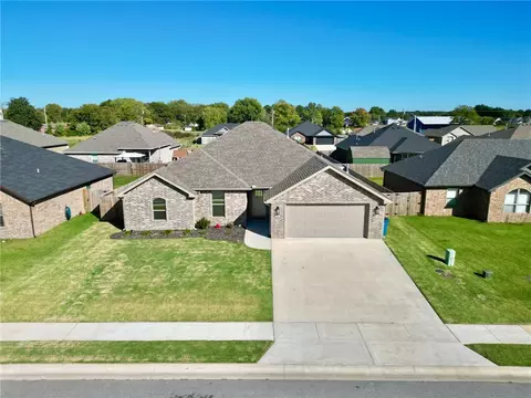 112 Pin Oak St, Gentry, AR 72734