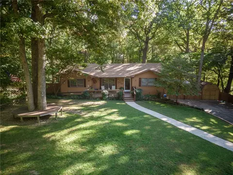 2402 Trails End Dr, Bentonville, AR 72712