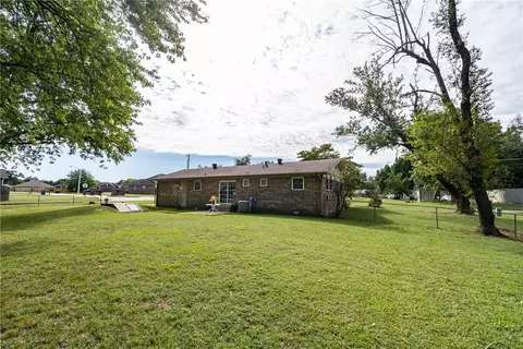 700 W Eureka St, Gentry, AR 72734 photo 27