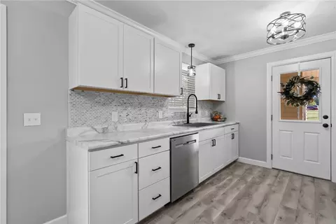700 W Eureka St, Gentry, AR 72734 photo 5