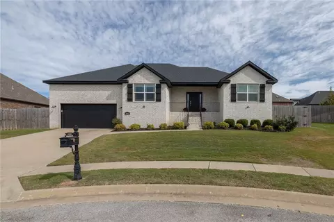 1686 S Pebble Beach Dr, Fayetteville, AR 72701
