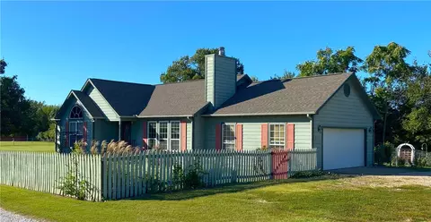 302 S Zion St, Lowell, AR 72745