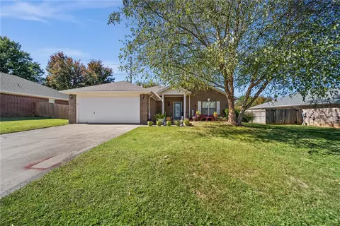 4904 Avondale Ln, Springdale, AR 72762