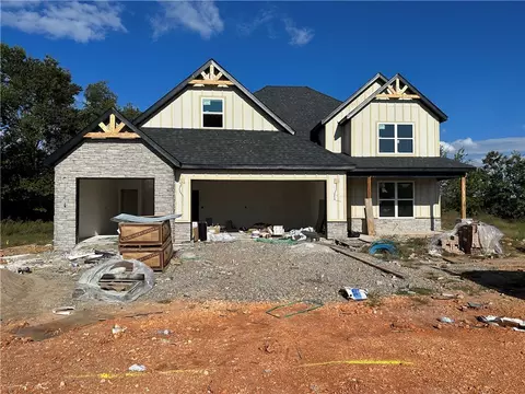108 Jenna Ln, Gravette, AR 72736