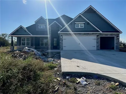 109 Jenna Ln, Gravette, AR 72736