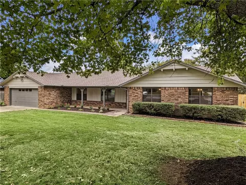 1703 Ridgecrest St, Springdale, AR 72762