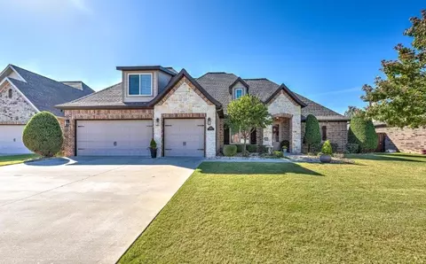 6216 S 29th St, Rogers, AR 72758