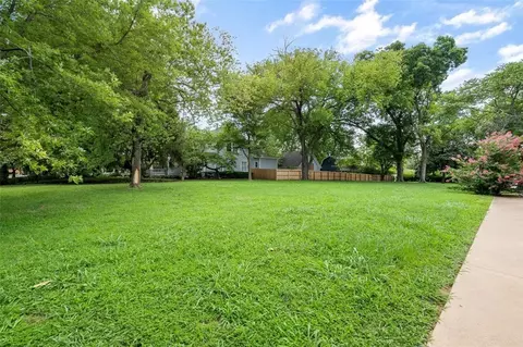 303 W Central Ave, Bentonville, AR 72712