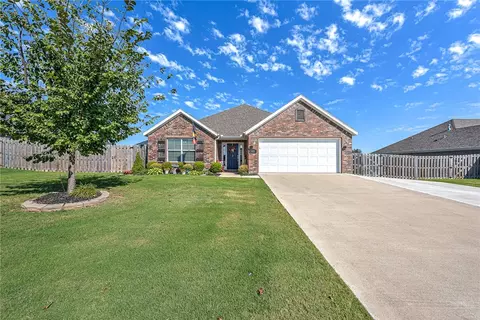 498 La Riata St, Farmington, AR 72730