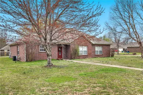 803 N Meadowlands Dr, Fayetteville, AR 72704
