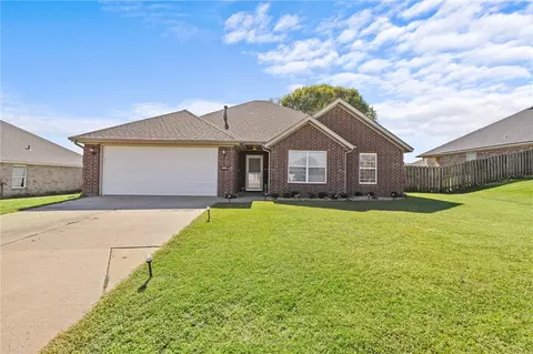 450 Curtis St, Centerton, AR 72719