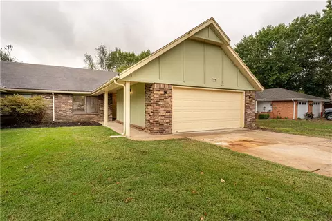 1010 W Linden St, Rogers, AR 72756