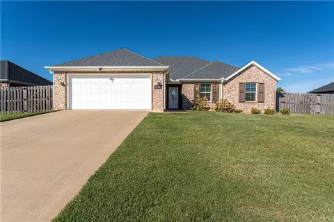 450 La Riata St, Farmington, AR 72730