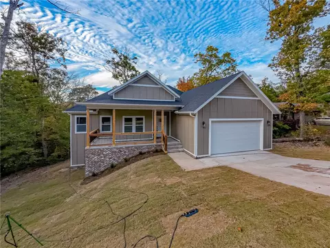 16 Penzance Dr, Bella Vista, AR 72714