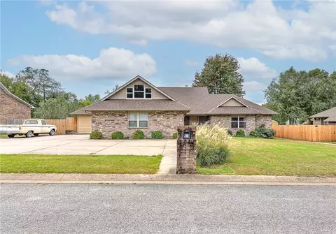 905 Raintree Ct, Siloam Springs, AR 72761