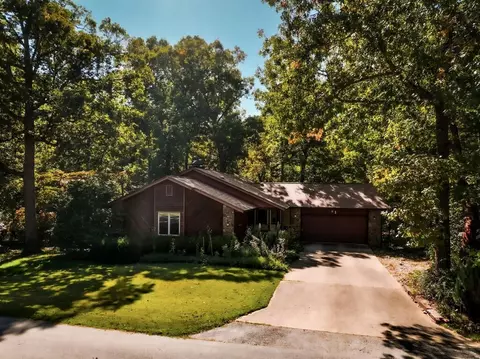 1 Pentland Dr, Bella Vista, AR 72715