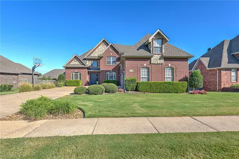 6105 W Noble St, Rogers, AR 72758