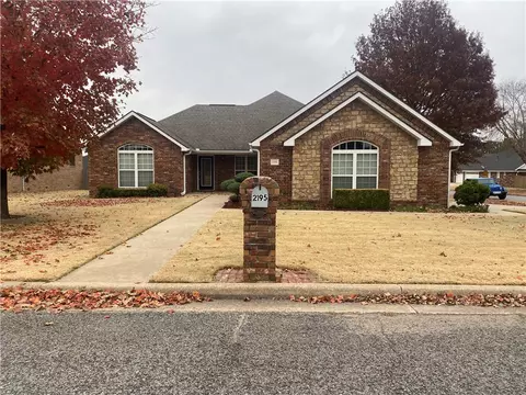 2195 Montclair Ave, Siloam Springs, AR 72761