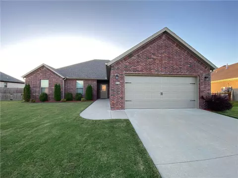 2385 Stonemill Dr, Fayetteville, AR 72701