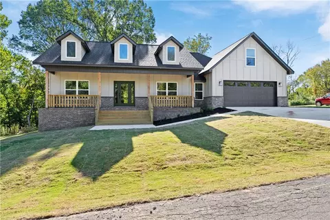 1 Francis Dr, Bella Vista, AR 72715