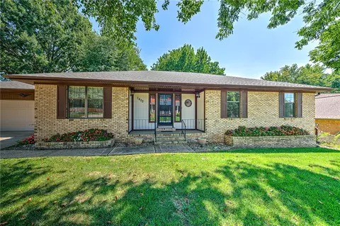 1402 NW K St, Bentonville, AR 72712
