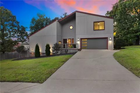 409 Oak Manor Cir, Springdale, AR 72764