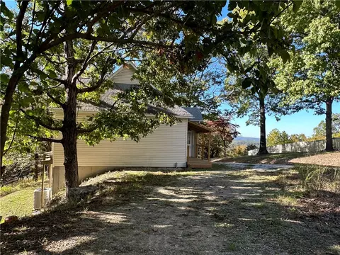 1875 Mundell Rd, Eureka Springs, AR 72631