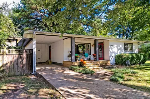 1254 N Maxwell Dr, Fayetteville, AR 72703