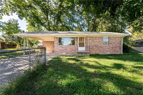 605 NE 8th Ave, Gravette, AR 72736