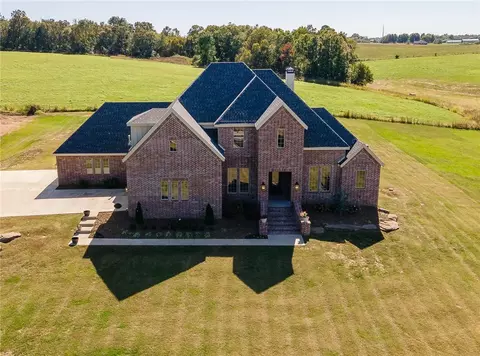 1898 Ardemagni Rd, Elm Springs, AR 72762