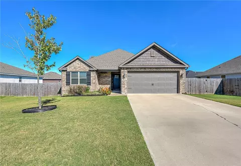 910 Seabiscuit Dr, Prairie Grove, AR 72753