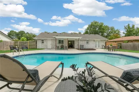 402 SW 20th St, Bentonville, AR 72712