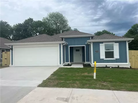 2710 N Snowball Dr, Fayetteville, AR 72704