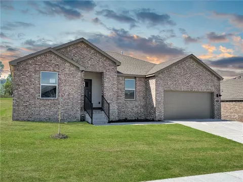 971 Emerald St, Prairie Grove, AR 72753