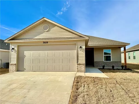 3618 S 3rd St, Rogers, AR 72758
