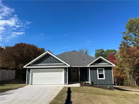 33 Sandridge Dr, Bella Vista, AR 72715