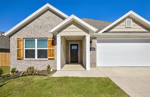 4222 W Buckaroo St, Fayetteville, AR 72704
