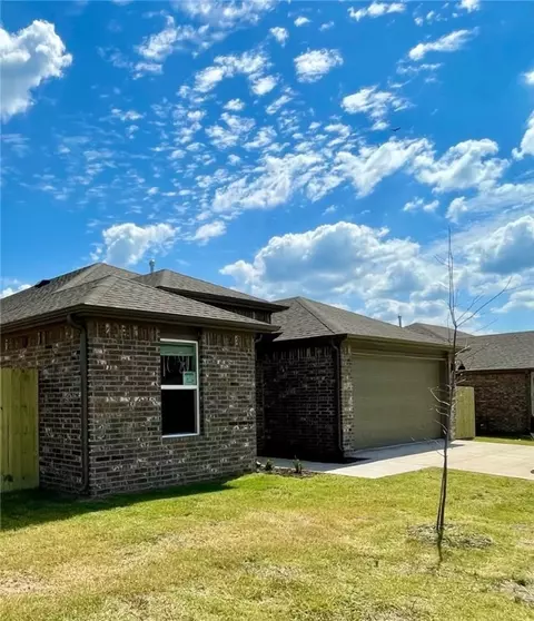 1081 Emerald St, Prairie Grove, AR 72753