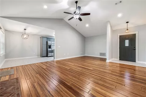 1724 Tally Ho Dr, Fayetteville, AR 72701